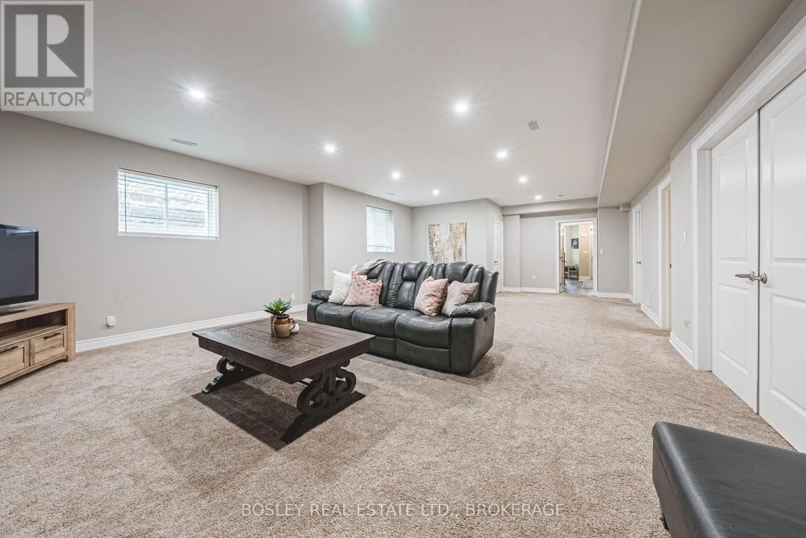 10 - 2848 KING STREET, #10