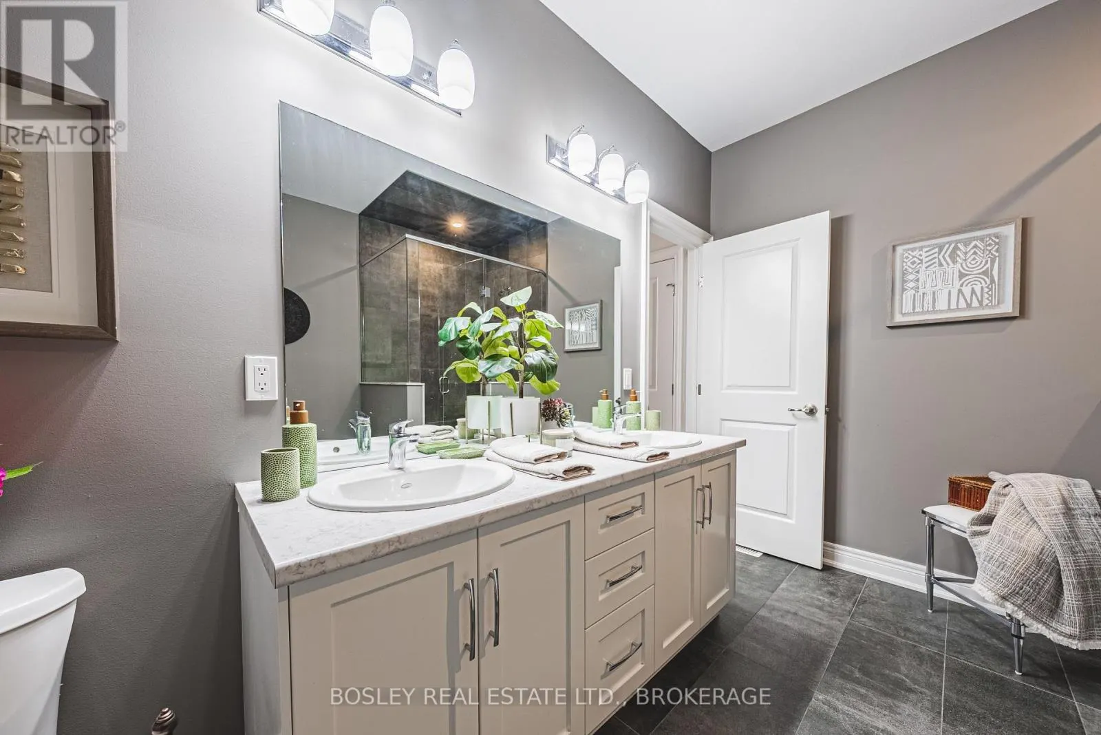 10 - 2848 KING STREET, #10