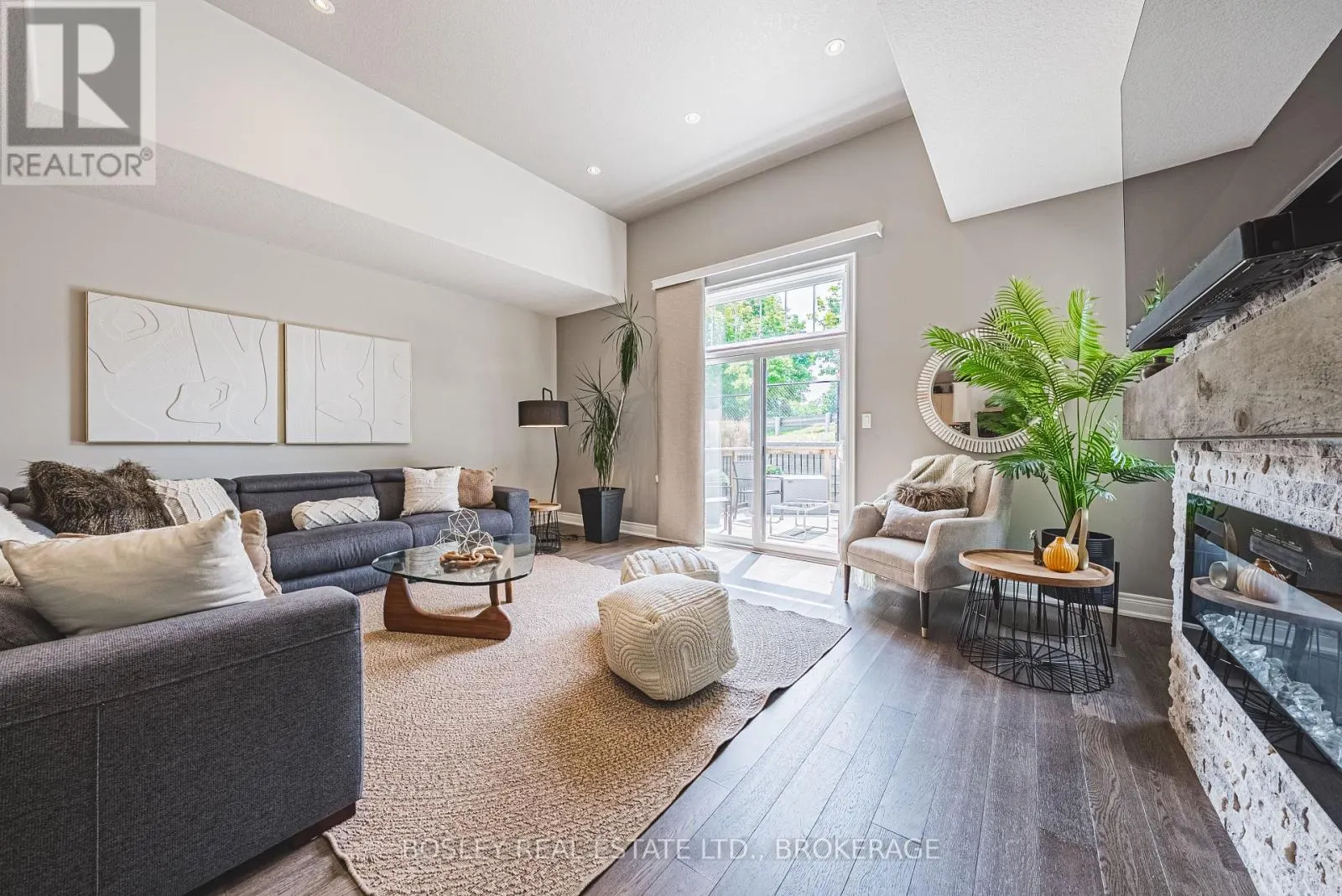 10 - 2848 KING STREET, #10