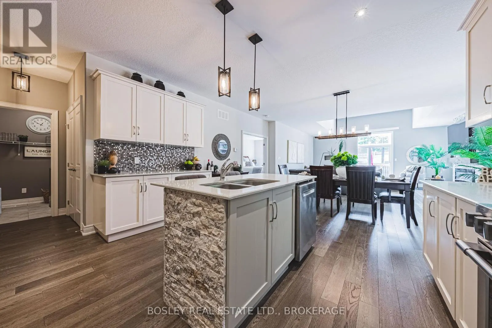 10 - 2848 KING STREET, #10