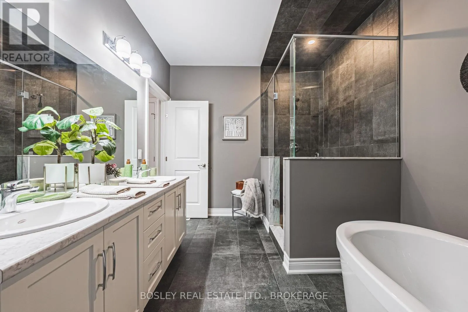 10 - 2848 KING STREET, #10