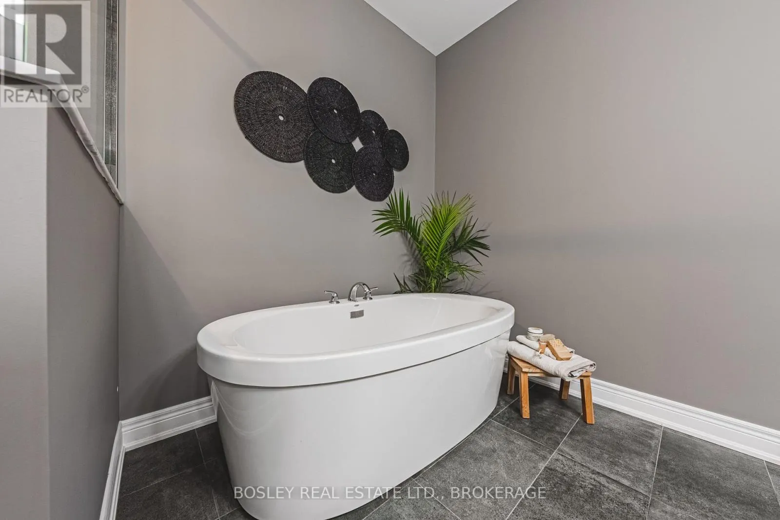 10 - 2848 KING STREET, #10