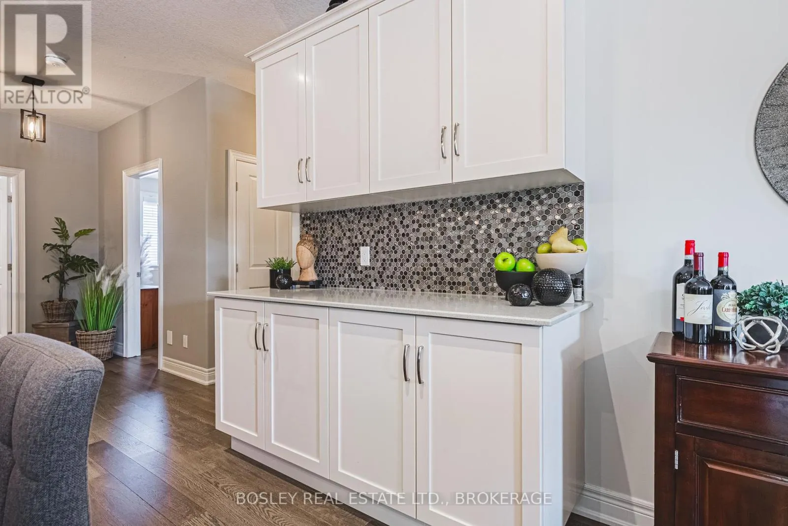 10 - 2848 KING STREET, #10