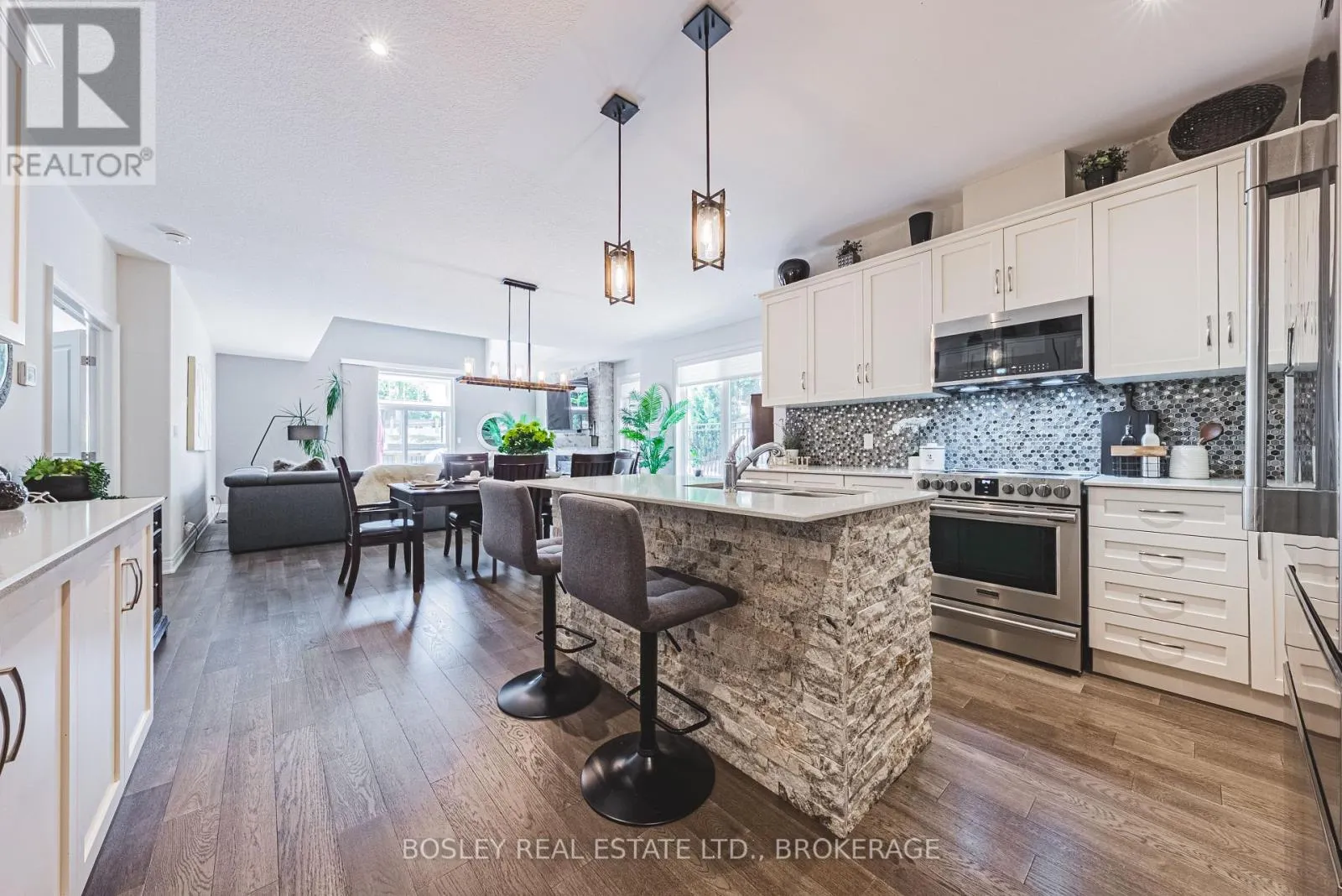 10 - 2848 KING STREET, #10