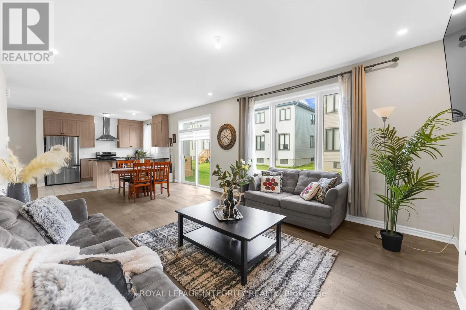 724 VENNECY TERRACE