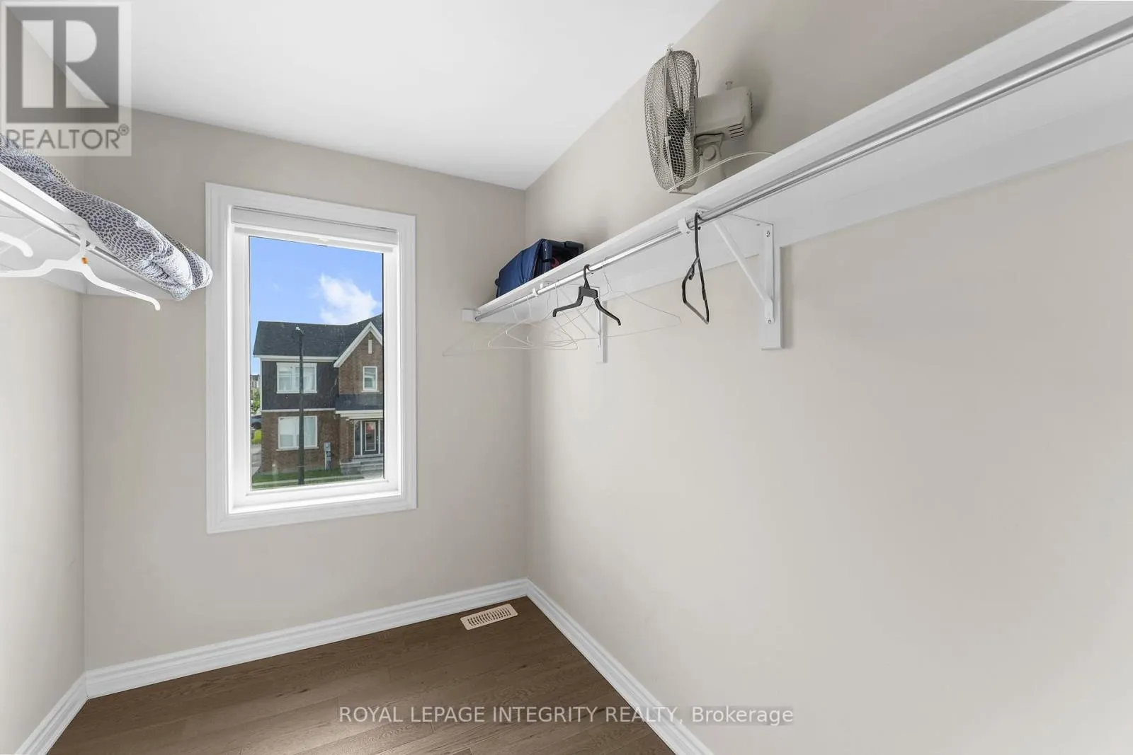 724 VENNECY TERRACE