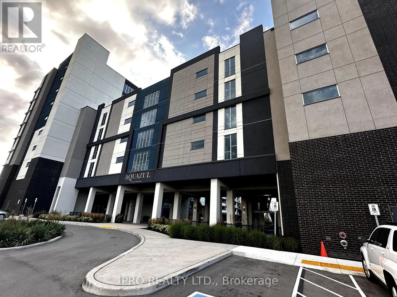 217 - 16 CONCORD PLACE