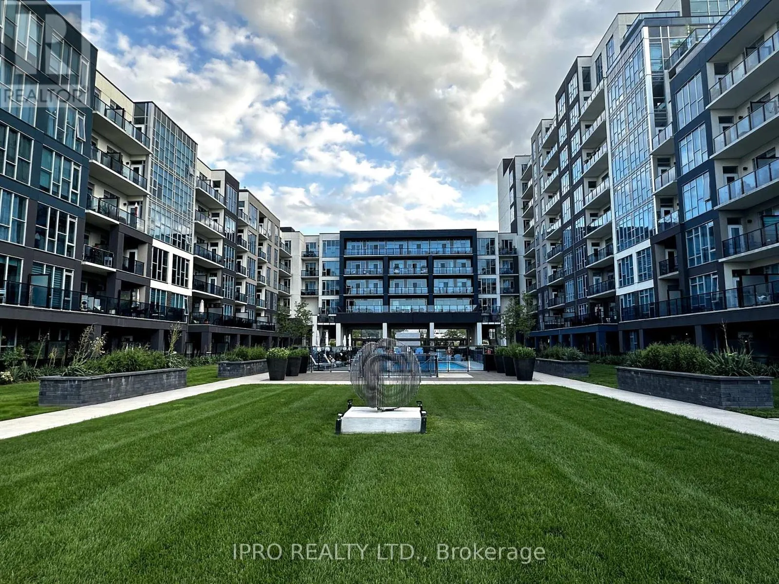 217 - 16 CONCORD PLACE