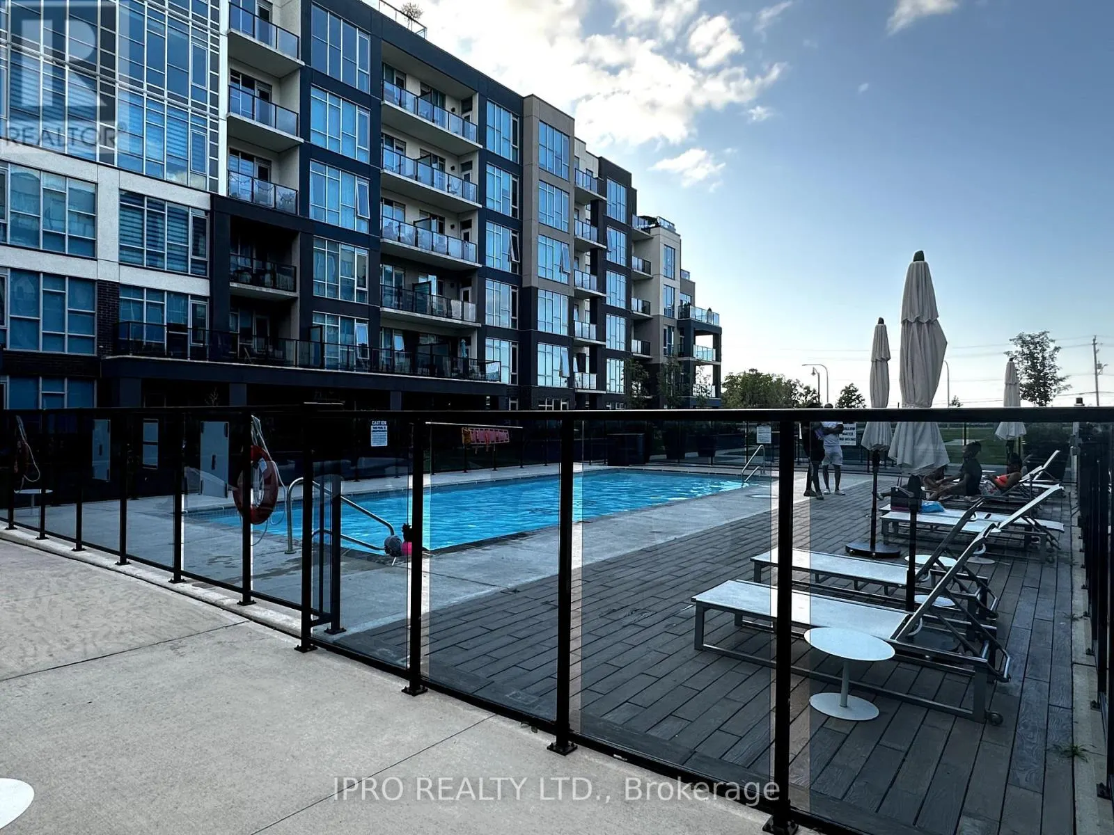 217 - 16 CONCORD PLACE