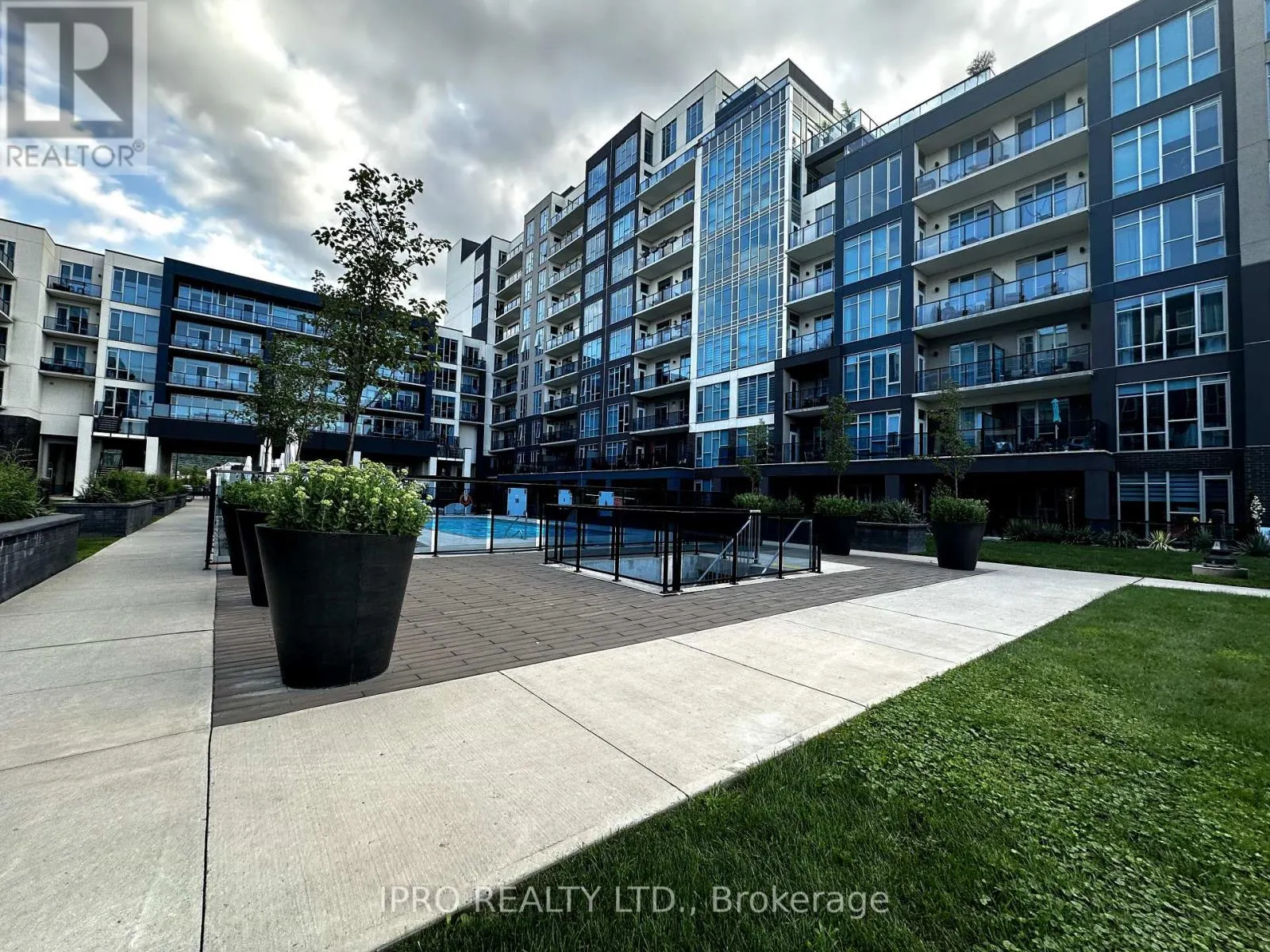 217 - 16 CONCORD PLACE