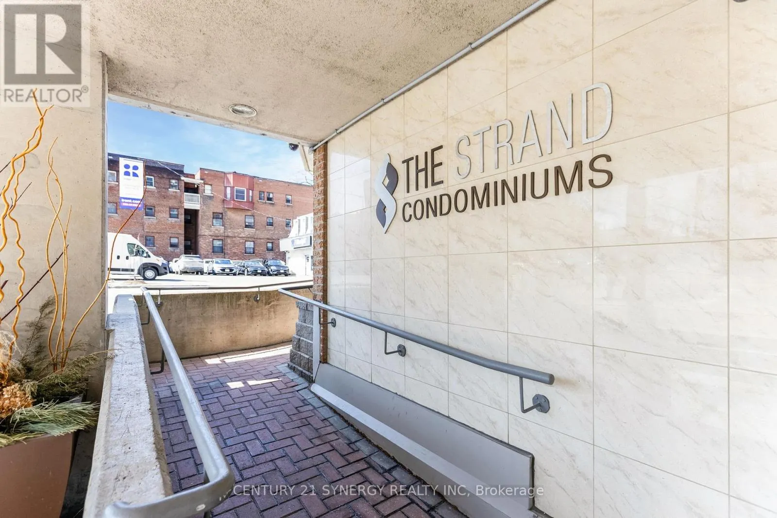 1109 - 429 SOMERSET STREET W