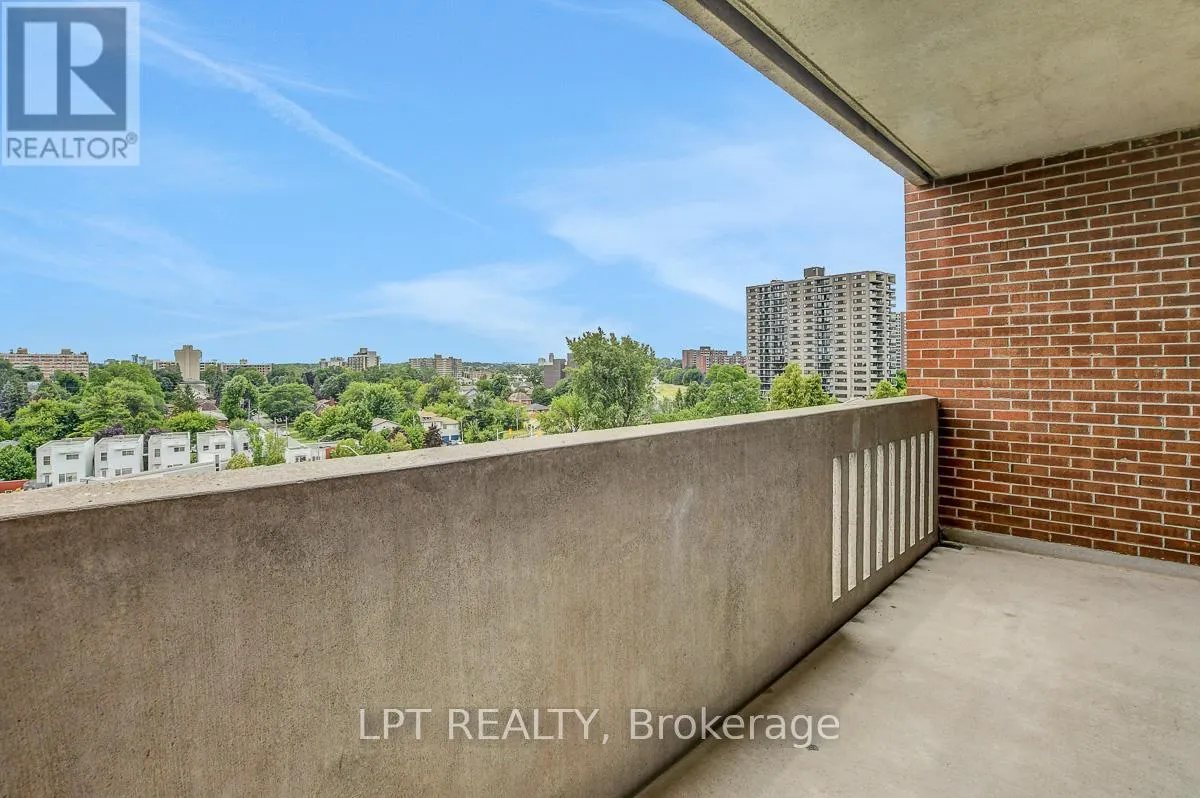 807 - 1100 AMBLESIDE DRIVE