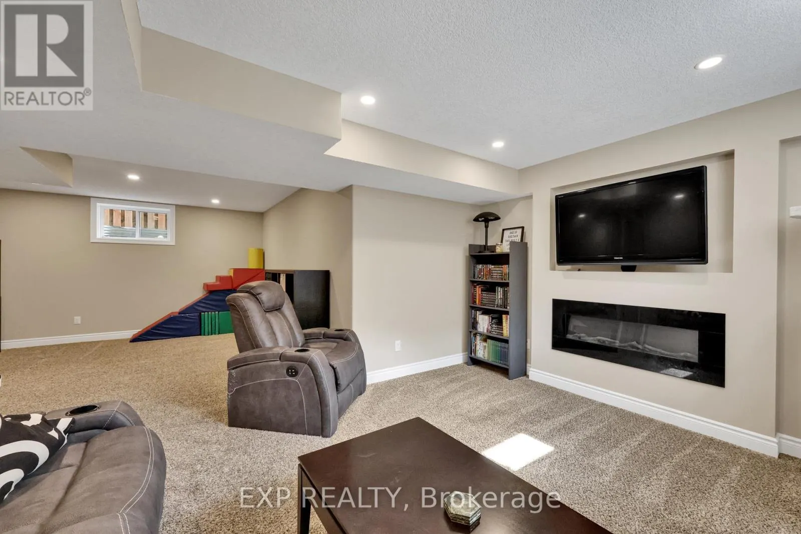 5 OLIVER CRESCENT