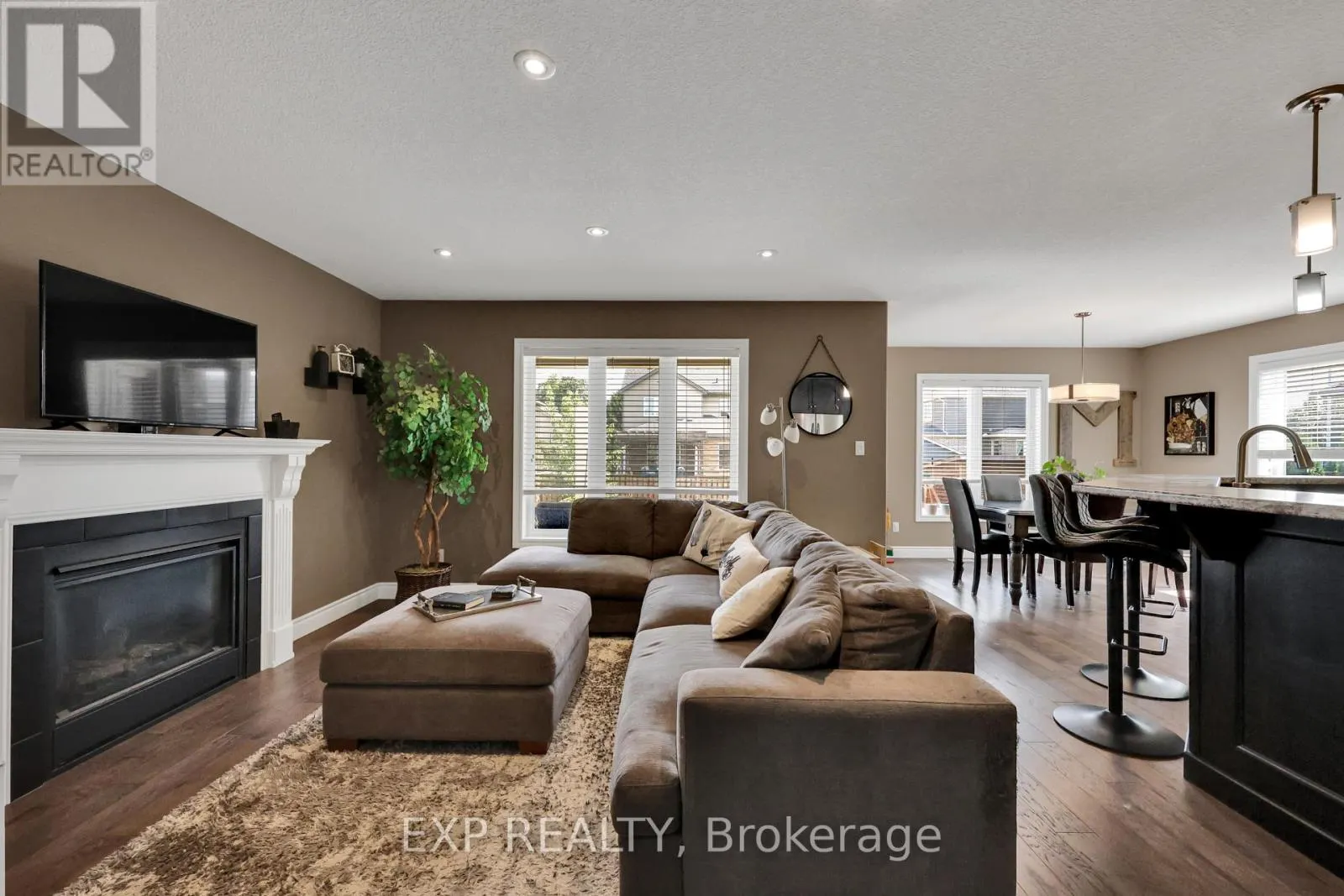 5 OLIVER CRESCENT