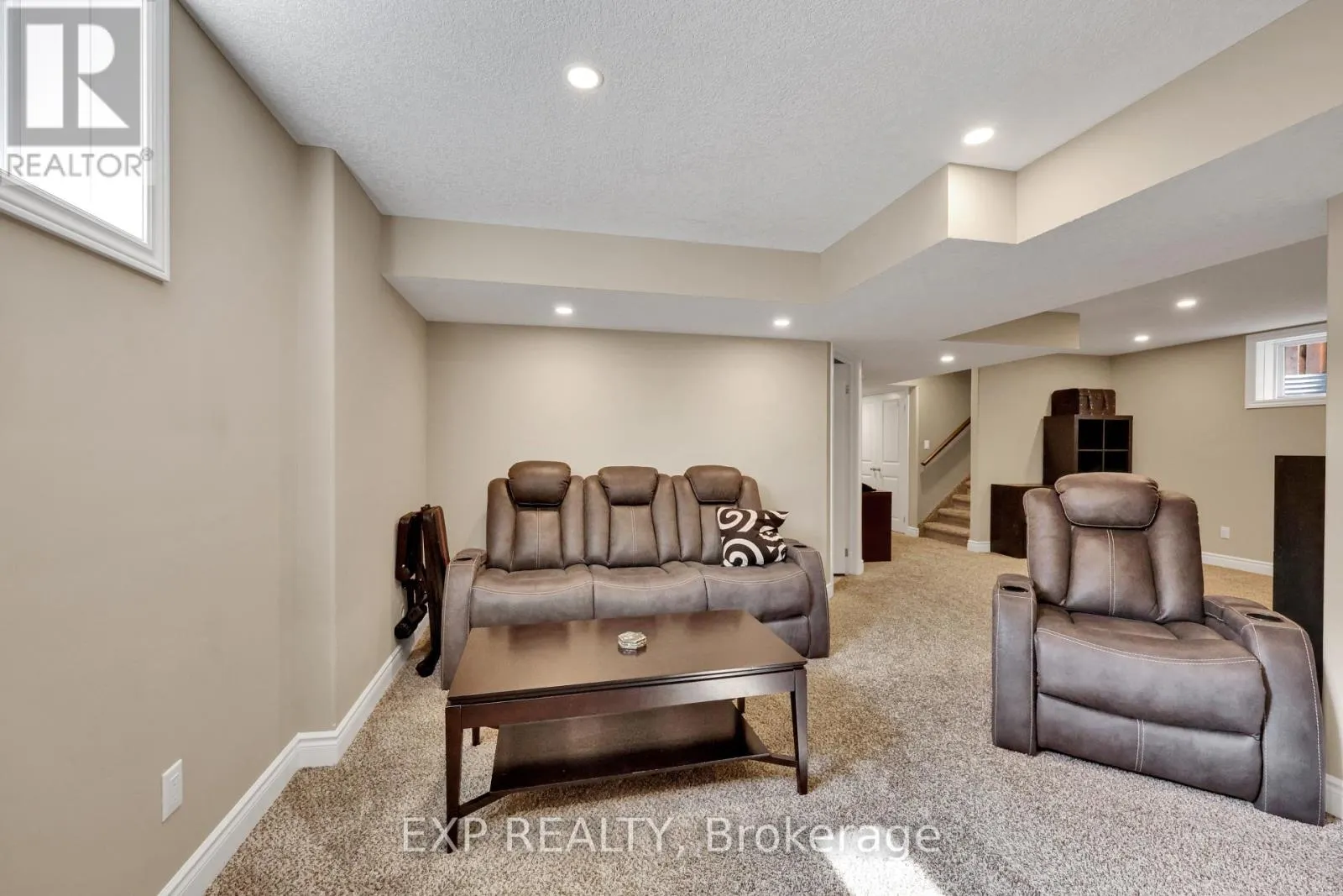 5 OLIVER CRESCENT