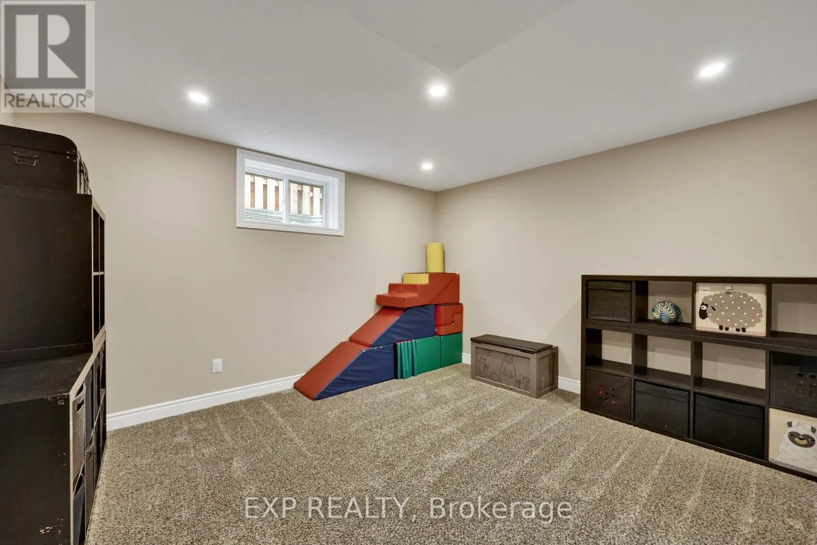 5 OLIVER CRESCENT
