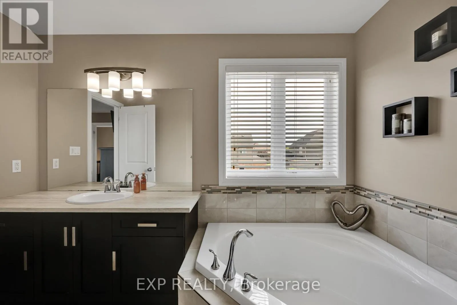 5 OLIVER CRESCENT