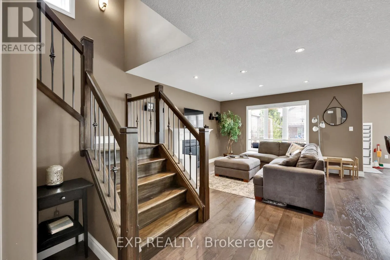 5 OLIVER CRESCENT