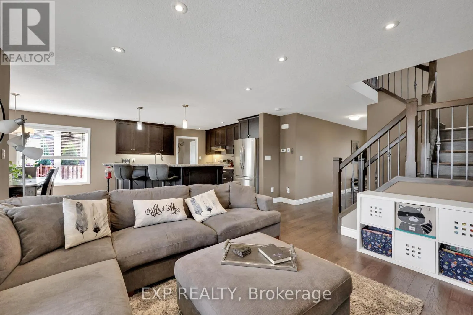5 OLIVER CRESCENT
