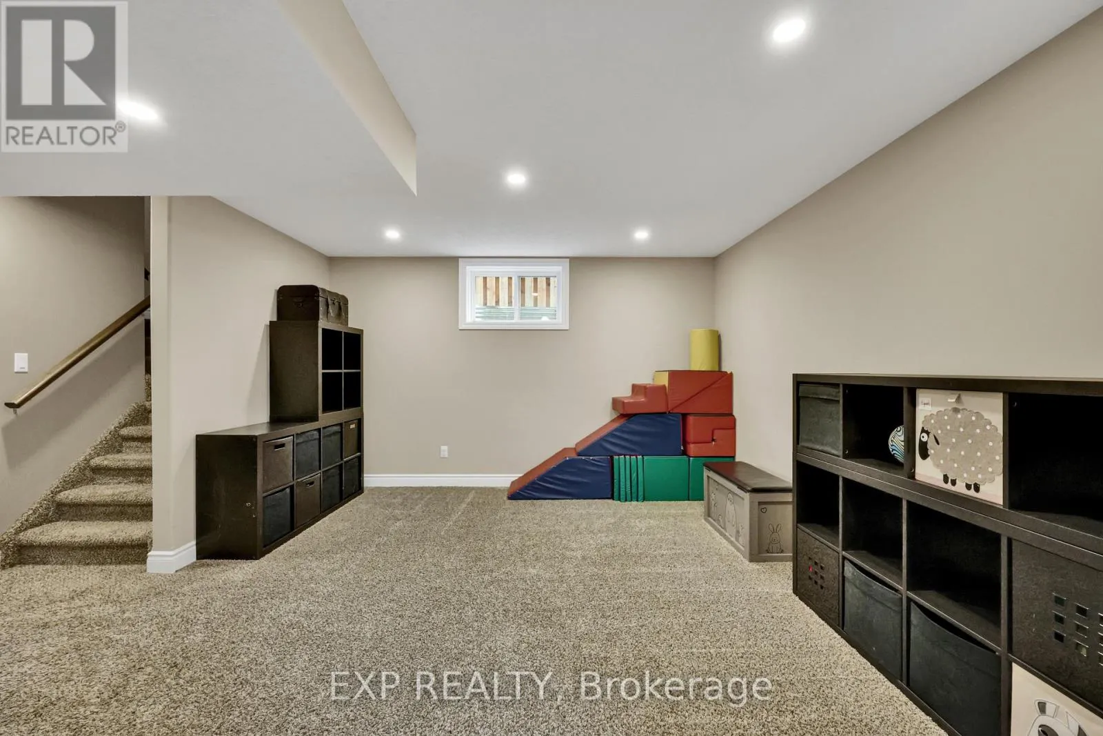 5 OLIVER CRESCENT