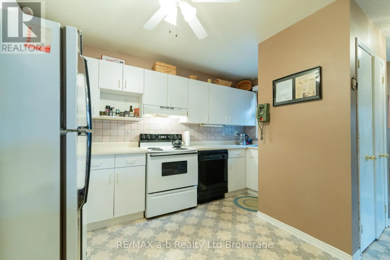 8 - 19 WREN COURT, #8