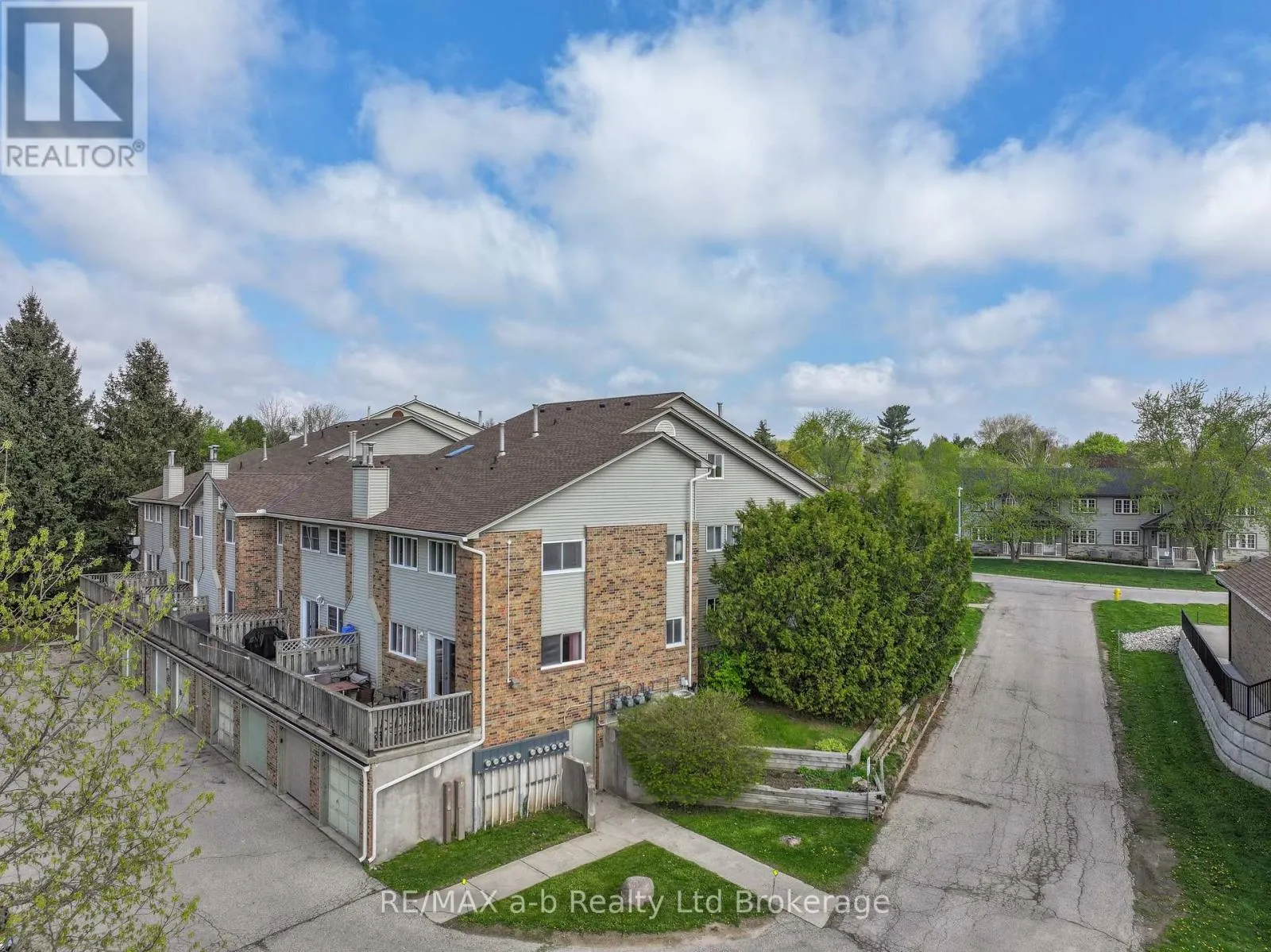8 - 19 WREN COURT, #8