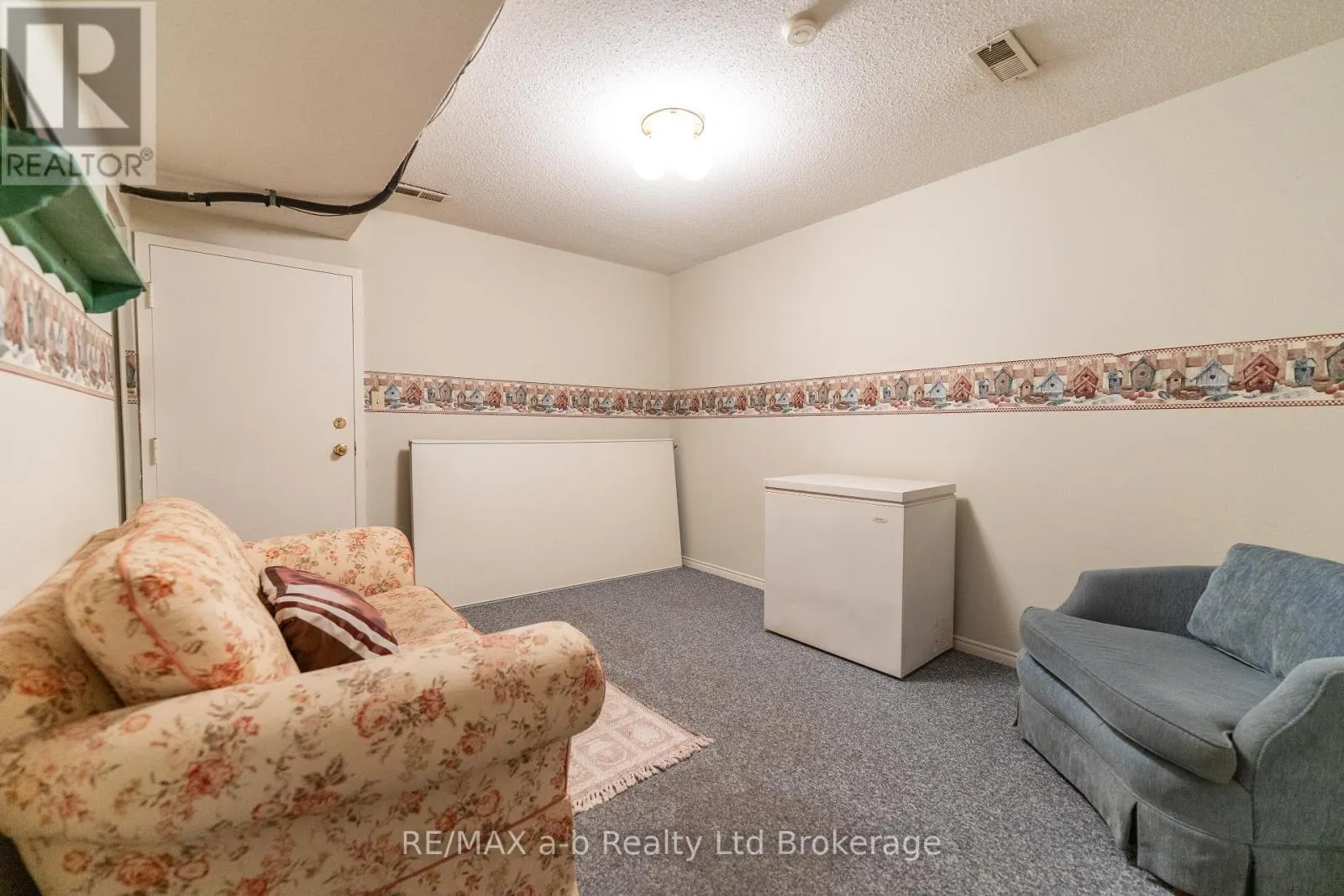 8 - 19 WREN COURT, #8