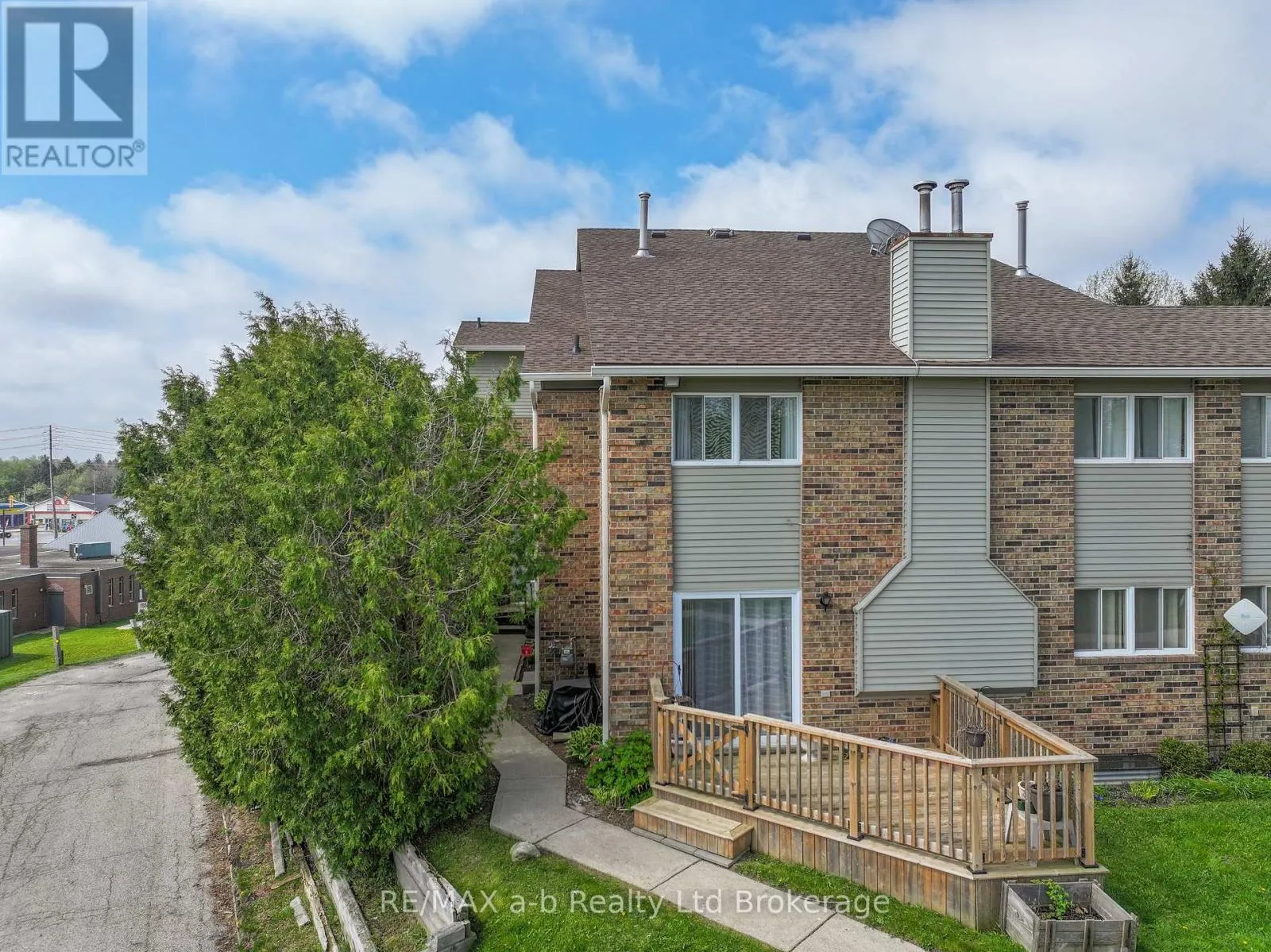 8 - 19 WREN COURT, #8