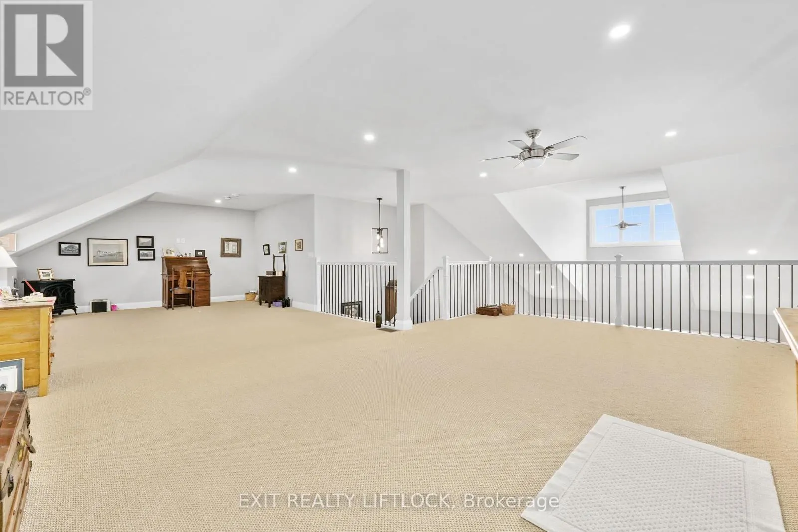 10 - 68 BLOSSOM COURT, #10
