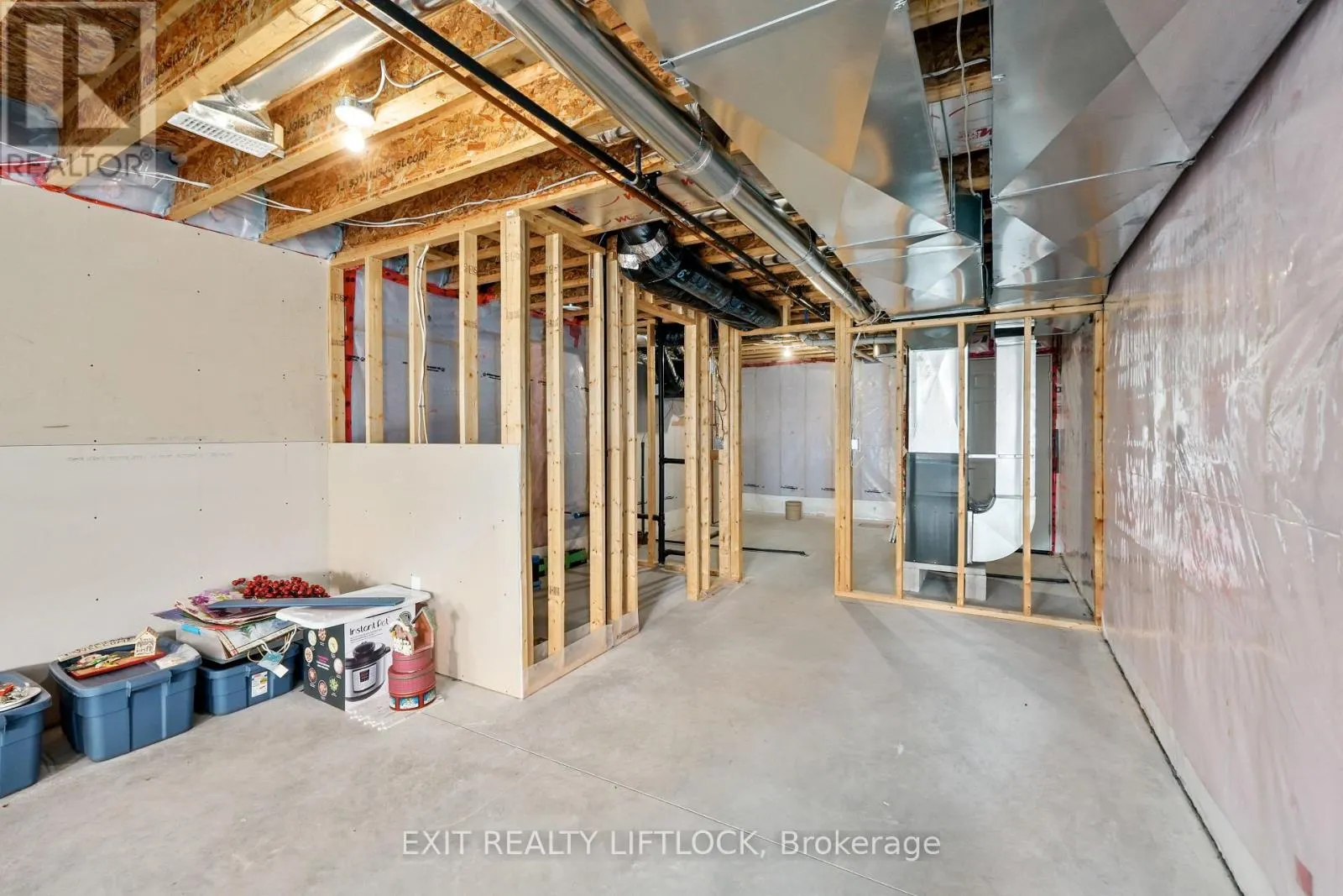 10 - 68 BLOSSOM COURT, #10