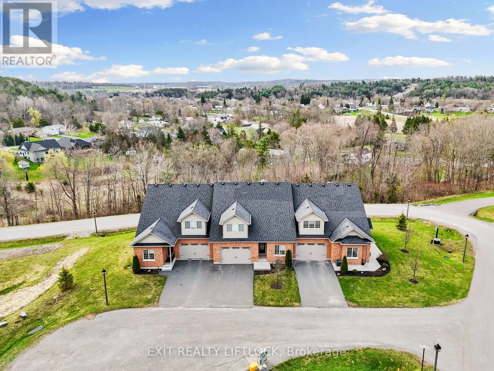 10 - 68 BLOSSOM COURT, #10