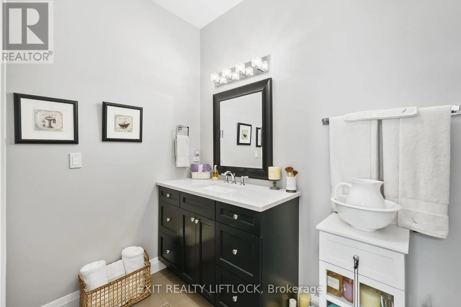 10 - 68 BLOSSOM COURT, #10