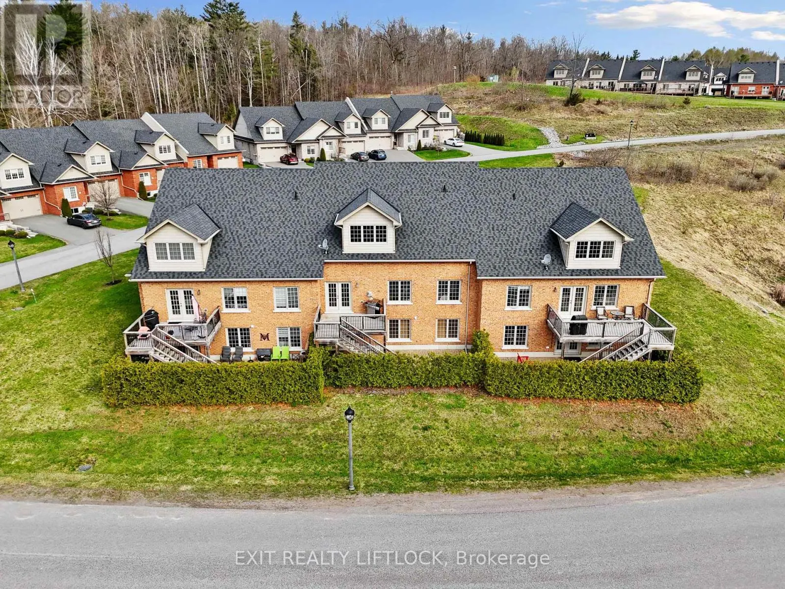 10 - 68 BLOSSOM COURT, #10