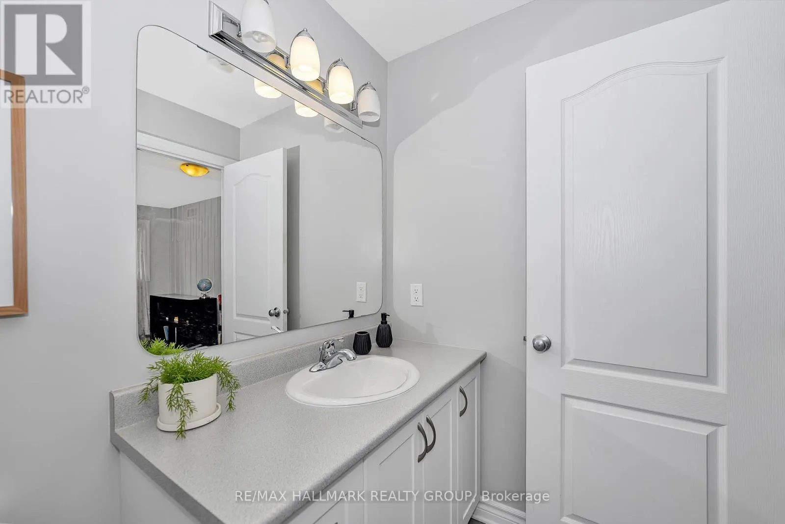 771 HAZELNUT CRESCENT