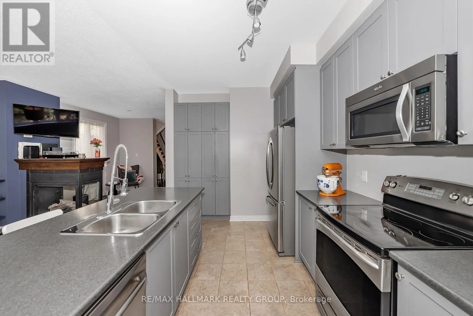 771 HAZELNUT CRESCENT