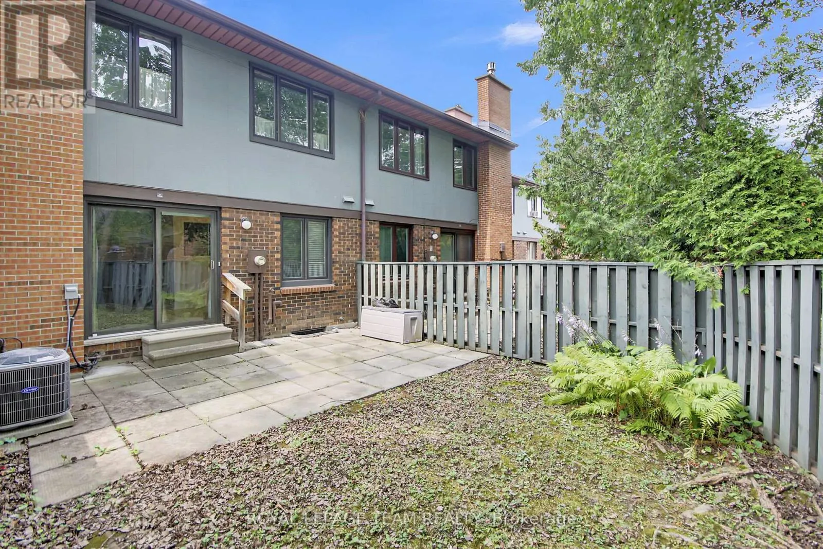13 BETHUNE WAY