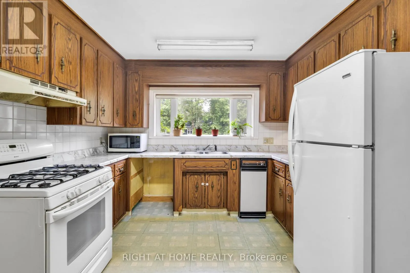 265 FIDDLERS GREEN ROAD