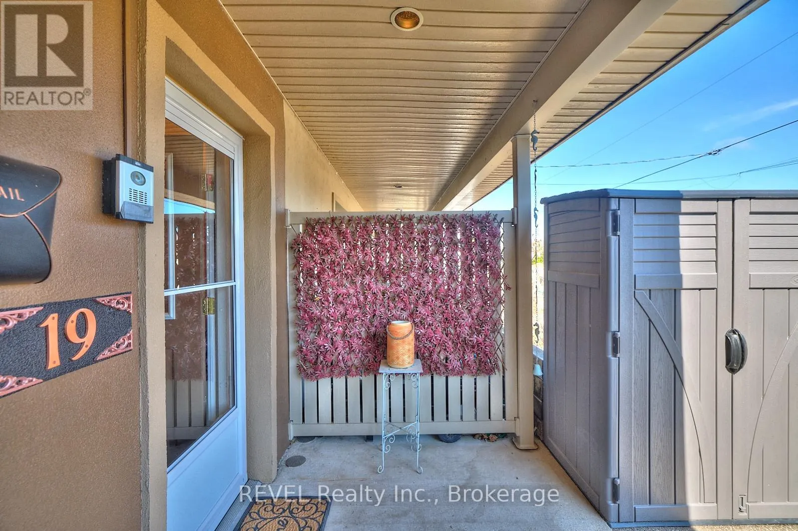 19 KNOLL STREET