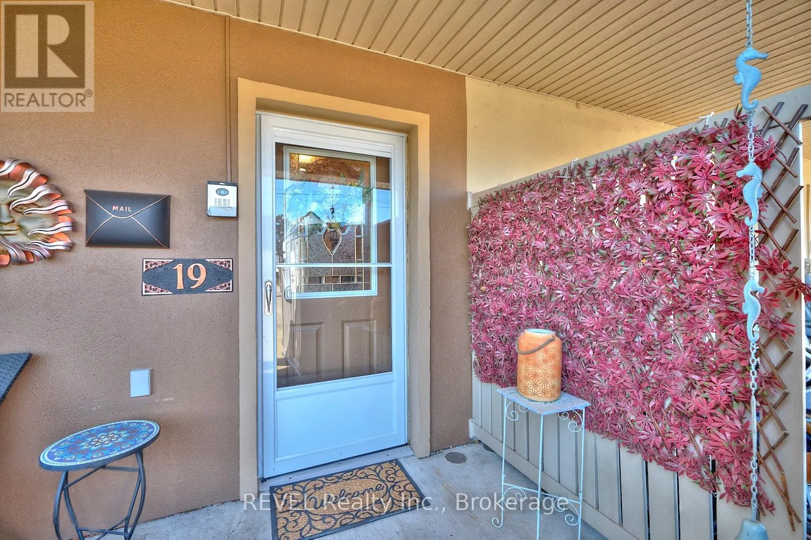19 KNOLL STREET