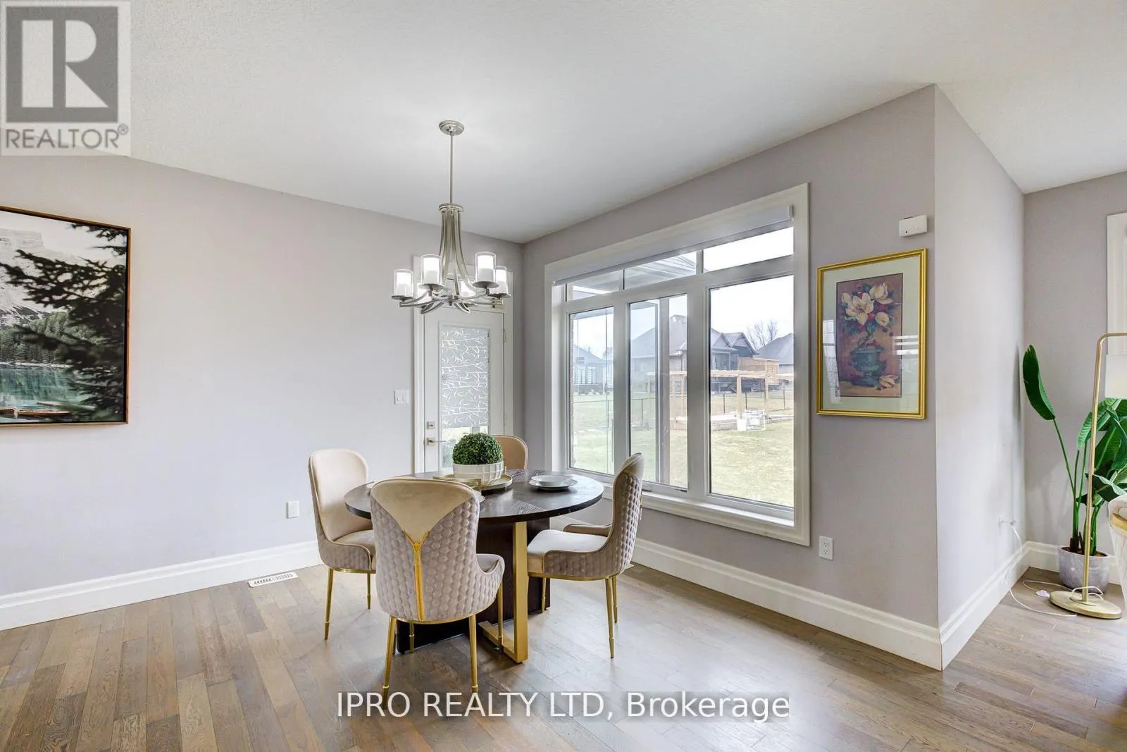 111 SUNSET HILLS CRESCENT