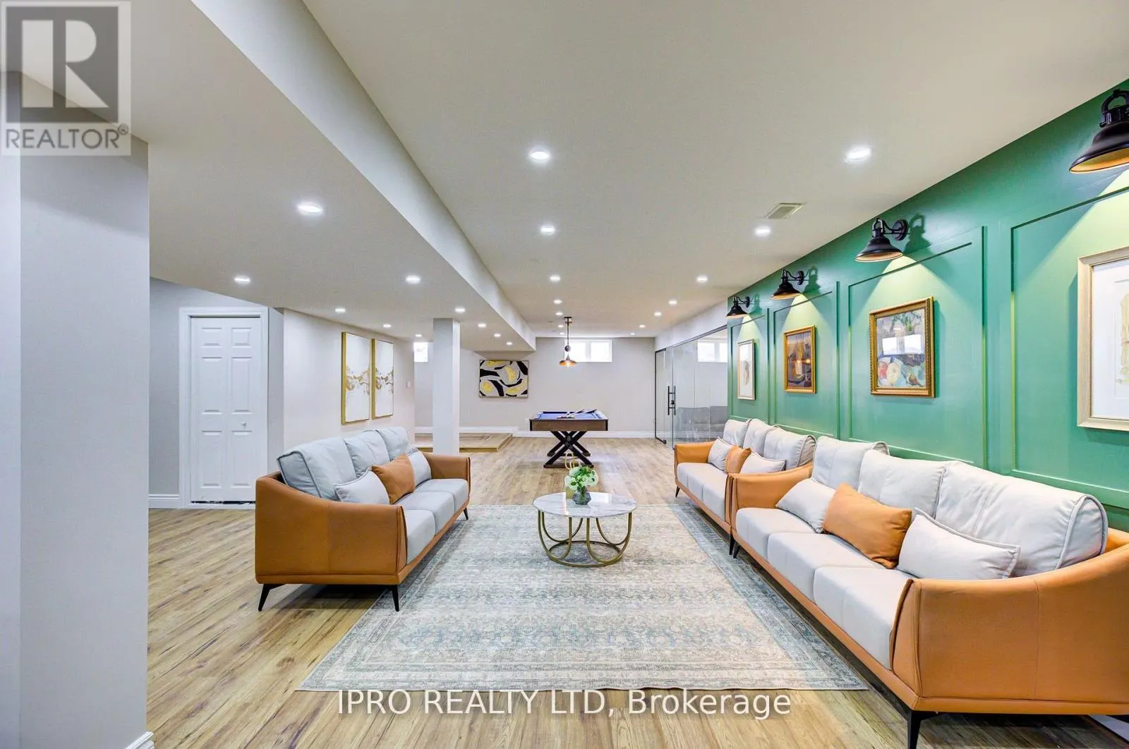 111 SUNSET HILLS CRESCENT