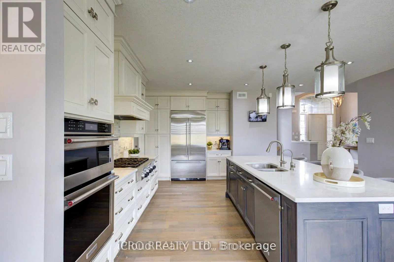 111 SUNSET HILLS CRESCENT