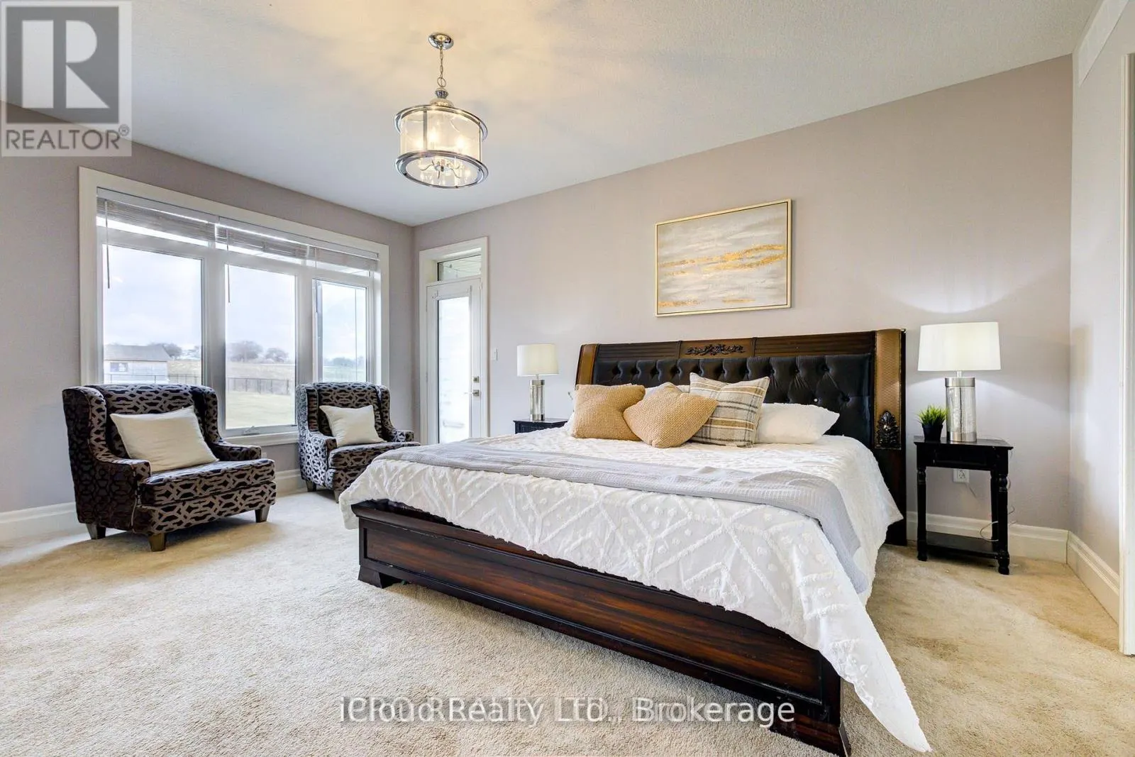 111 SUNSET HILLS CRESCENT