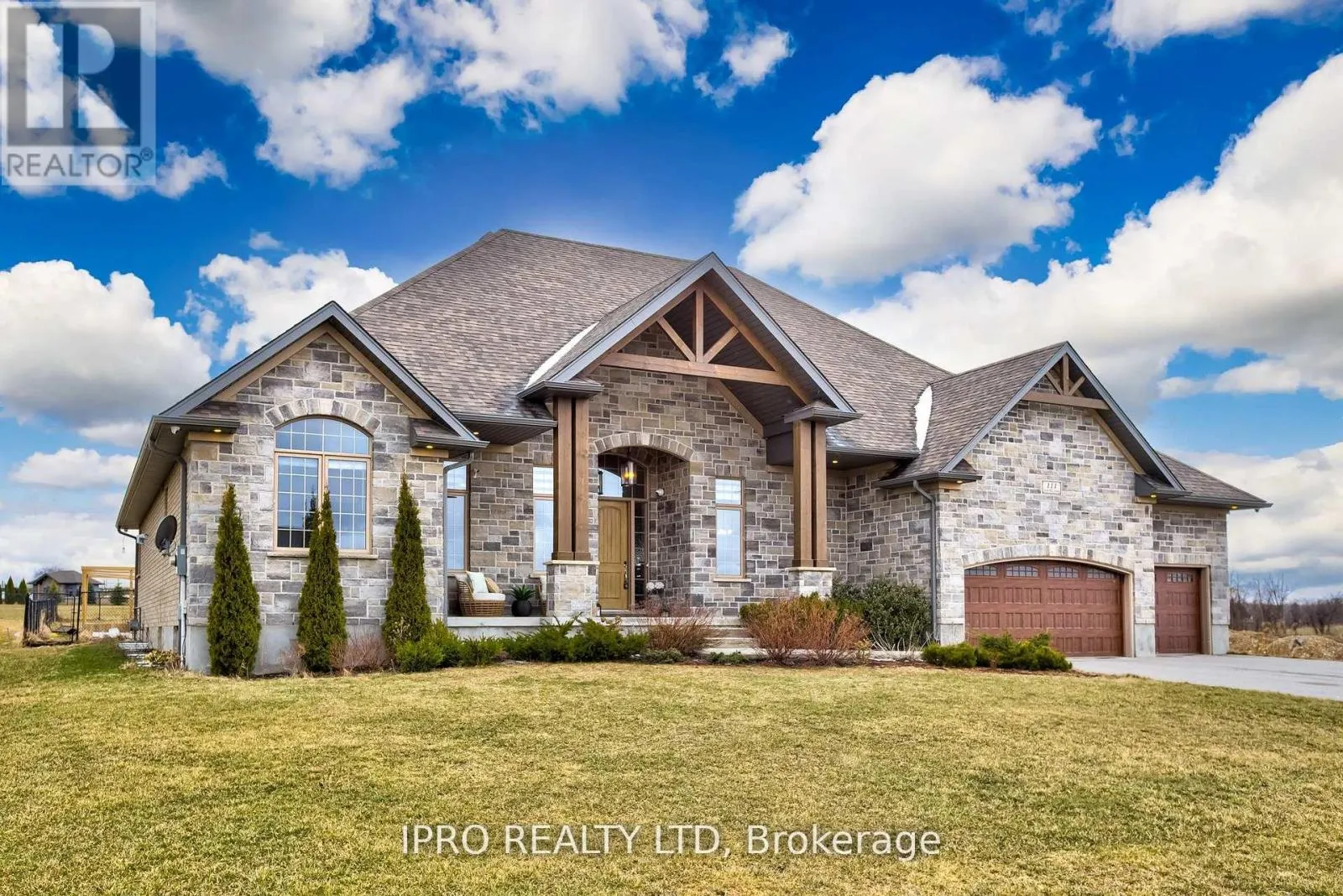 111 SUNSET HILLS CRESCENT
