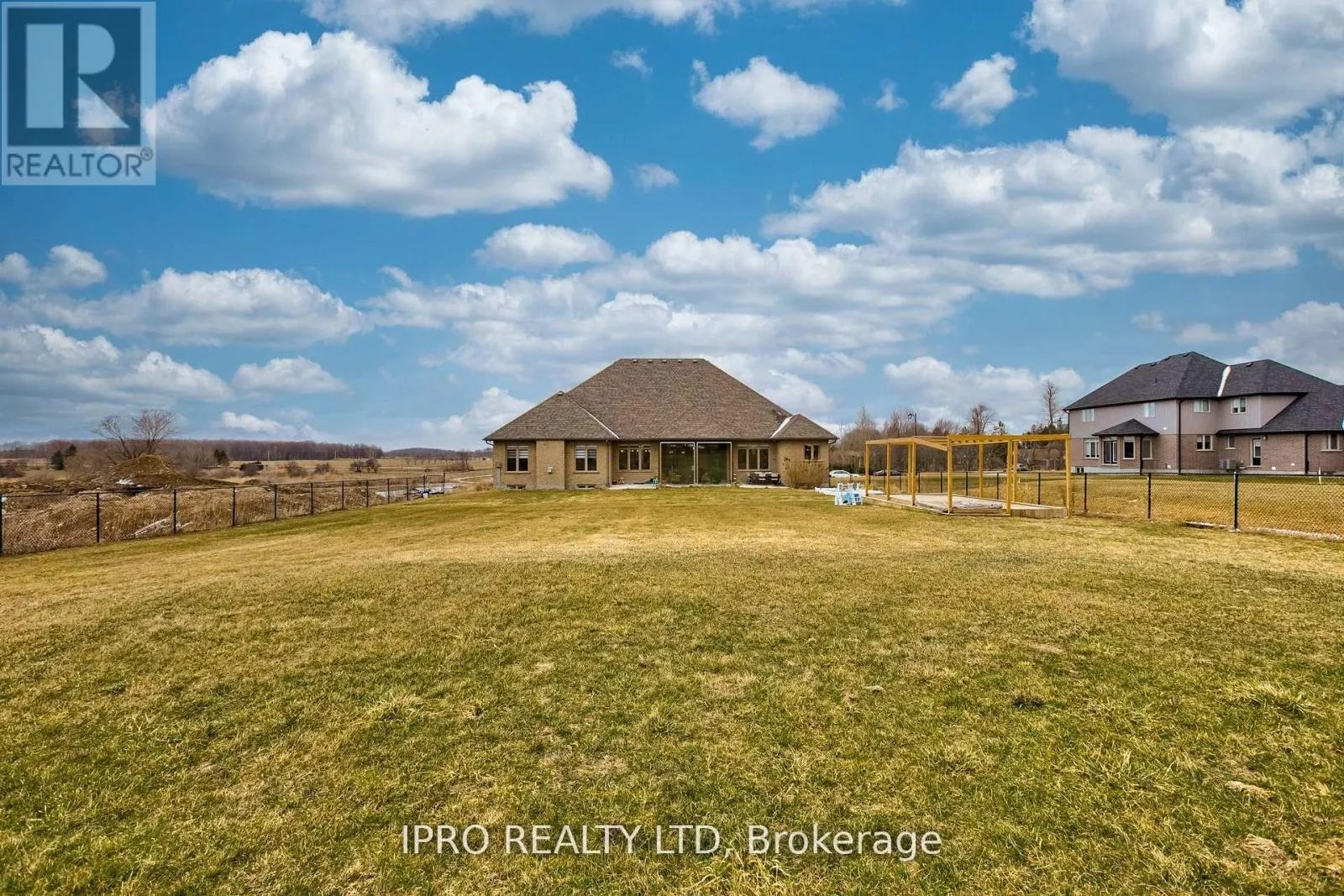 111 SUNSET HILLS CRESCENT