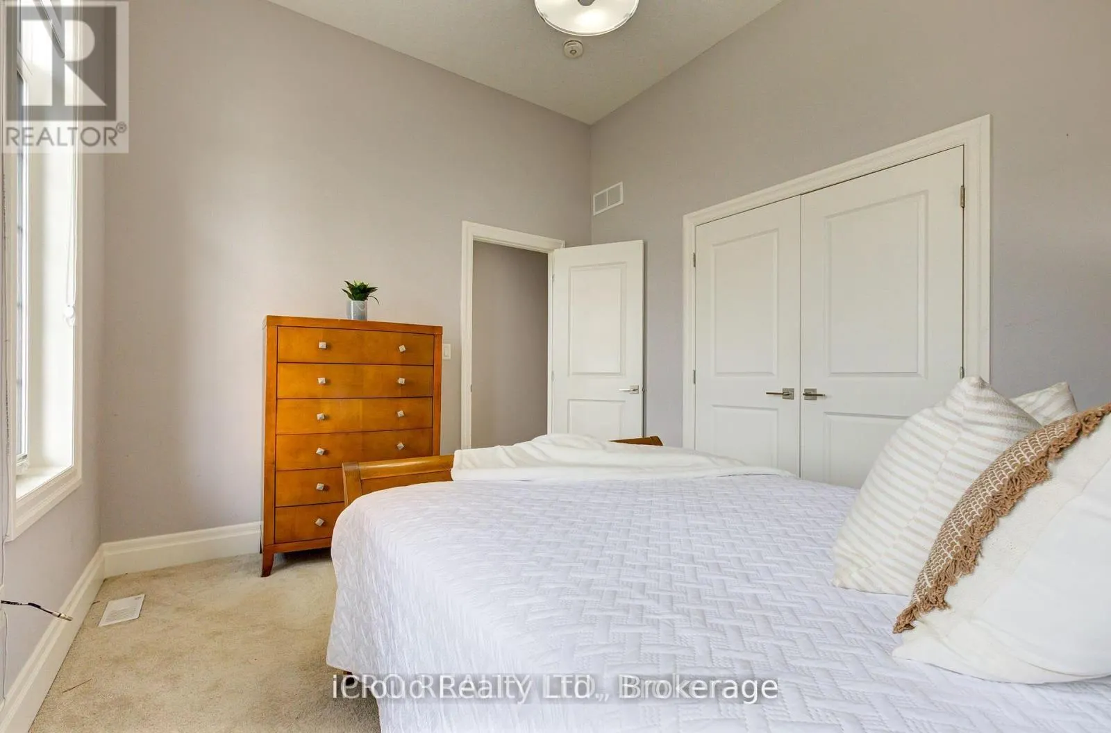 111 SUNSET HILLS CRESCENT