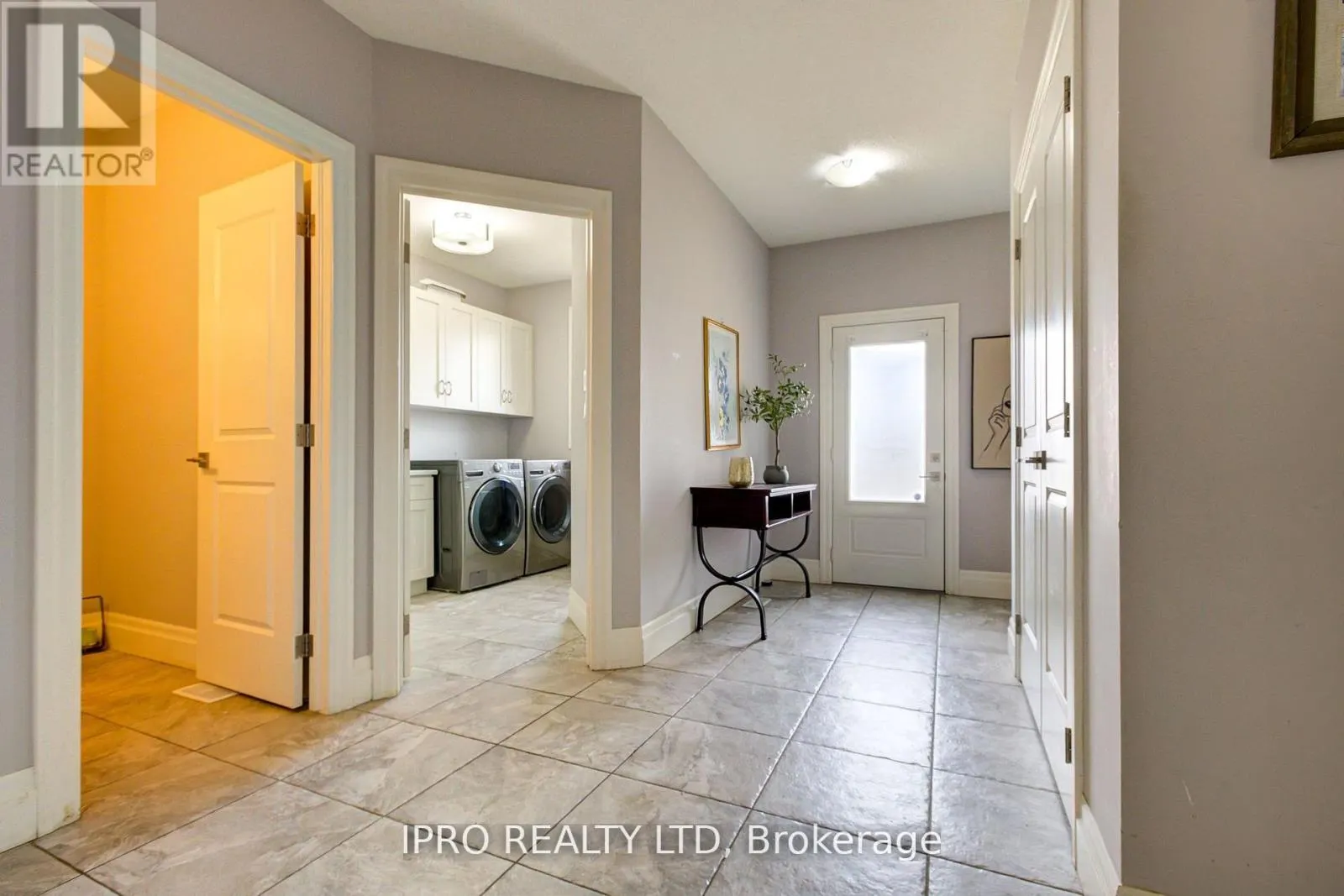 111 SUNSET HILLS CRESCENT