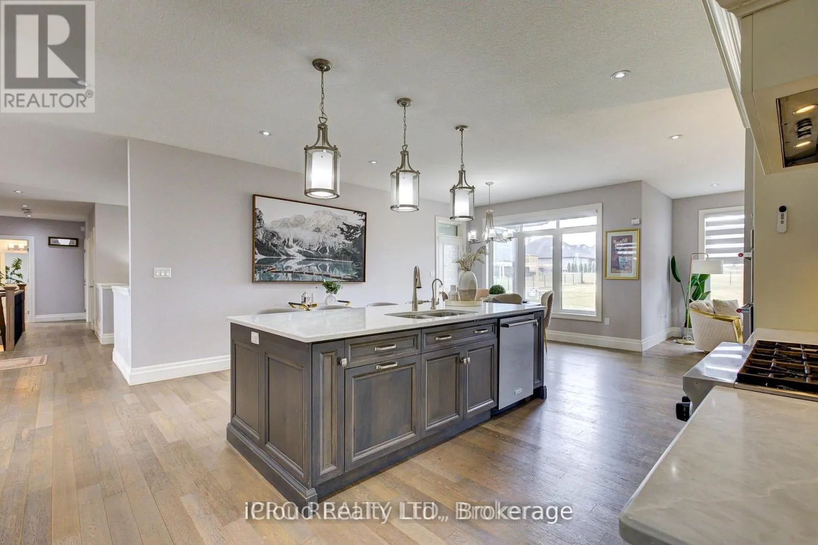 111 SUNSET HILLS CRESCENT