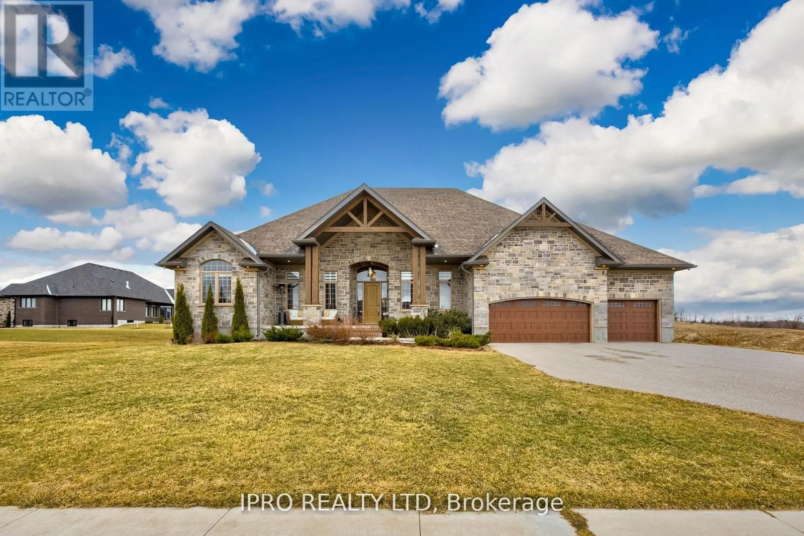 111 SUNSET HILLS CRESCENT