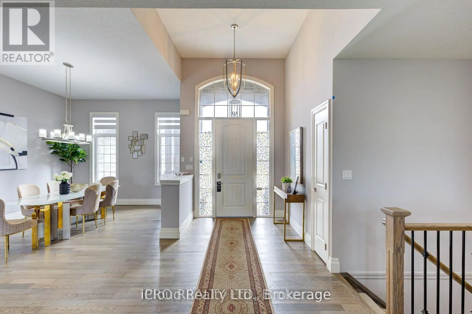 111 SUNSET HILLS CRESCENT